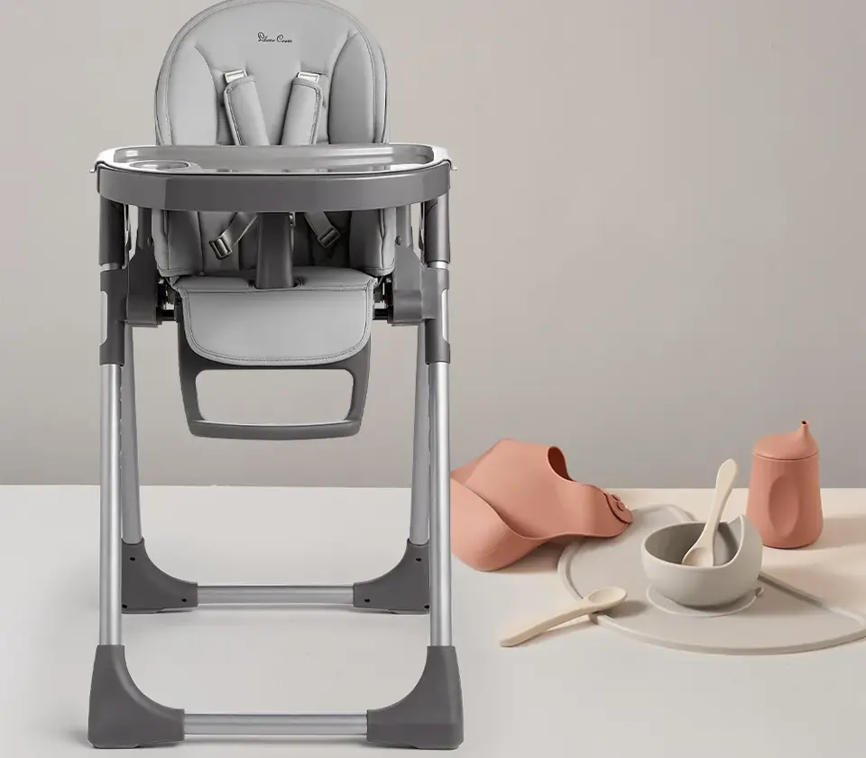 Buffet Highchair with Silicone Tray and Mealtime Set
