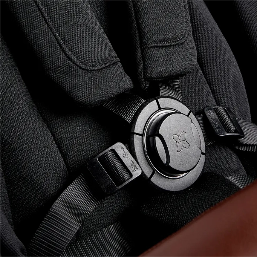 <h2>Magnetic Genius™ buckle</h2>