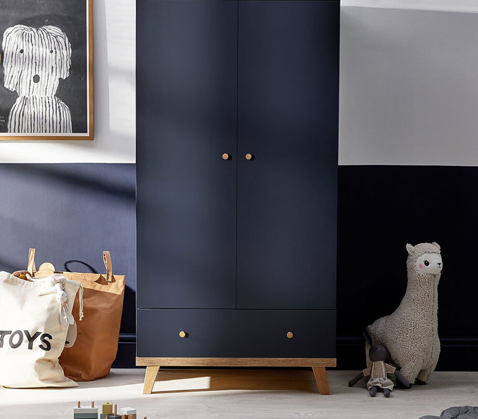View Silver Cross St Ives wardrobe information