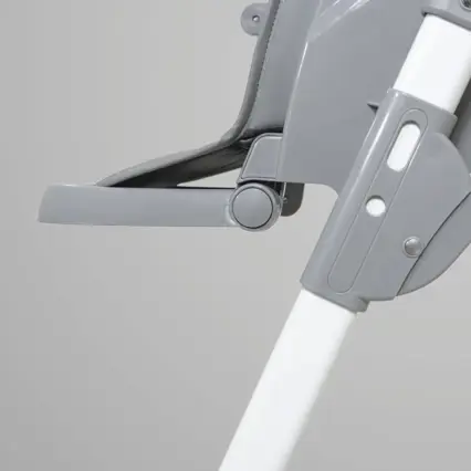 Adjustable footrest