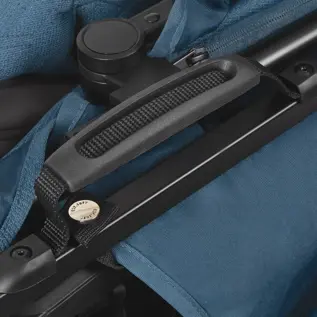 Built-in carry handle