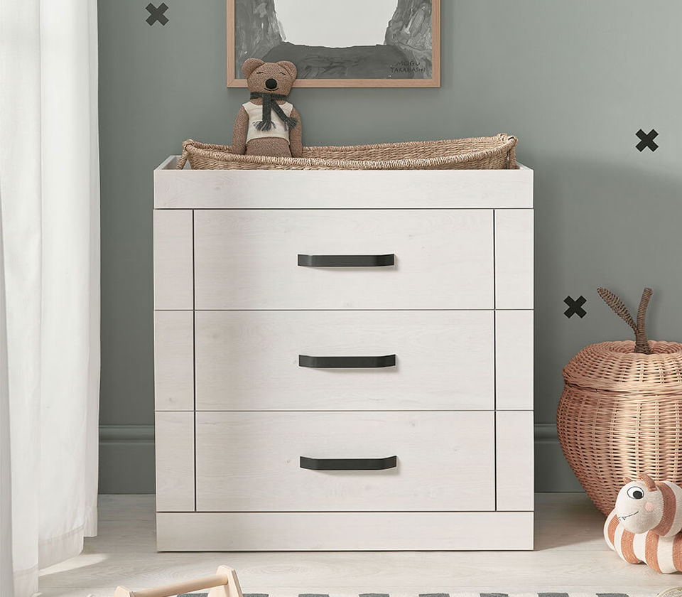 View Silver Cross Alnmouth oak dresser information